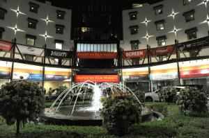 Uploaded Image: /vs-uploads/monarch-at-the-markets/AFM 3.jpg